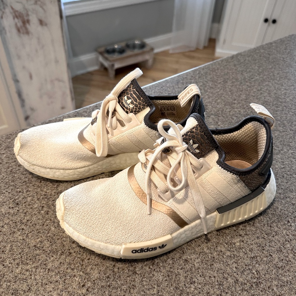 ADIDAS ORIGINALS NMD R1 RUNNER SHOE WOMENS WONDER WHITE/ GREY (Beige)  AUTHENTIC